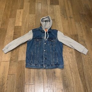 Levi’s Jean Jacket size XL but fits like MEDIUM. Worn once